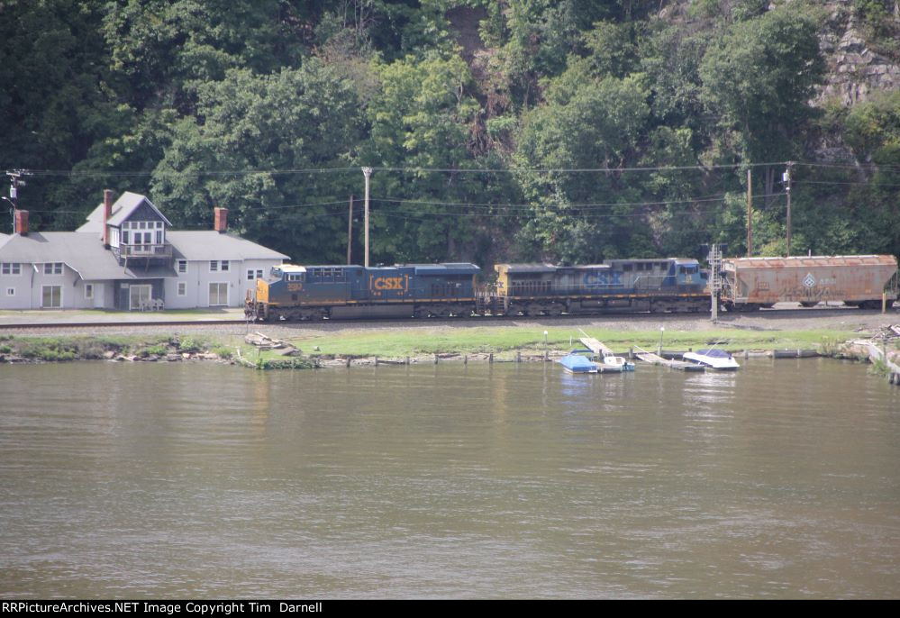 CSX 3083, 13 on oil train B775